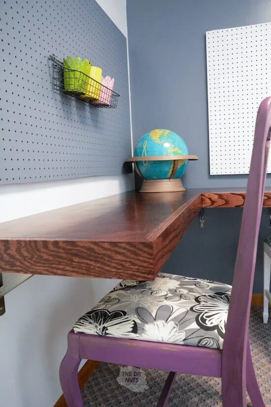 DIY Corner Wood Floating Desk With Simple Brackets The DIY Nuts