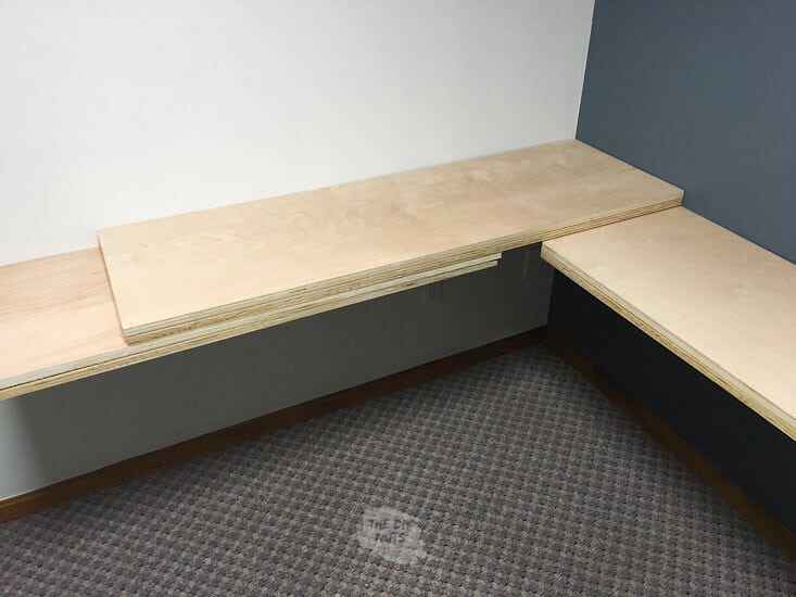 DIY Corner Wood Floating Desk With Simple Brackets The DIY Nuts