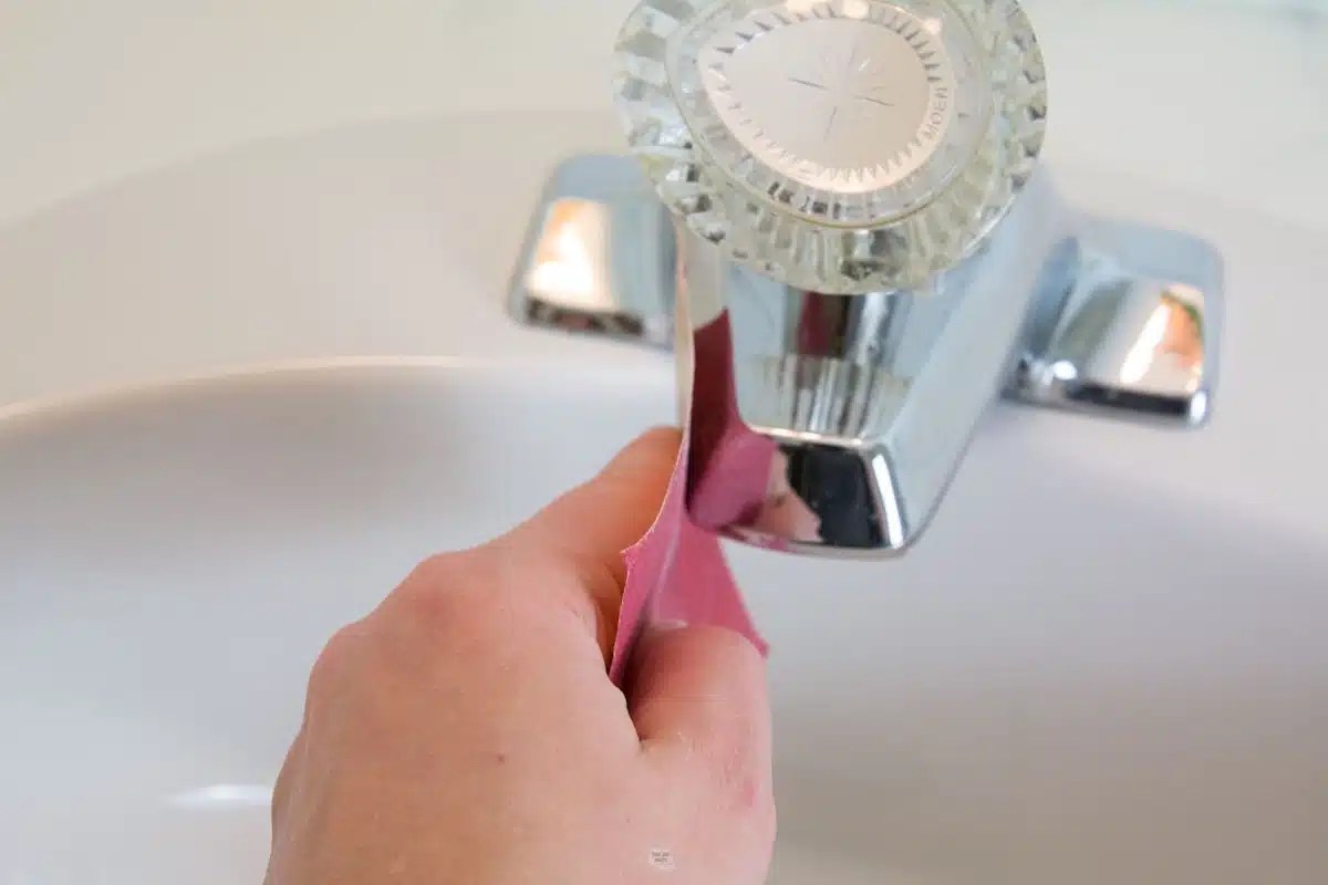 Can You Spray Paint A Bathroom Faucet? The DIY Nuts
