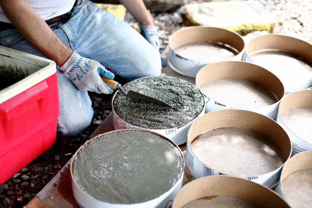 How to Make a DIY Stepping Stone Pathway TheDIYPlan