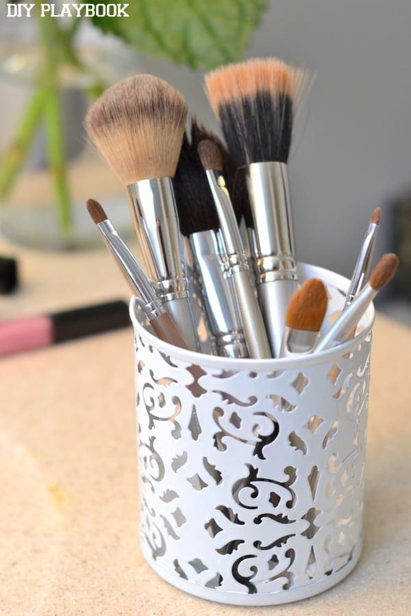 How to Clean Makeup Brushes and Keep Them Organized