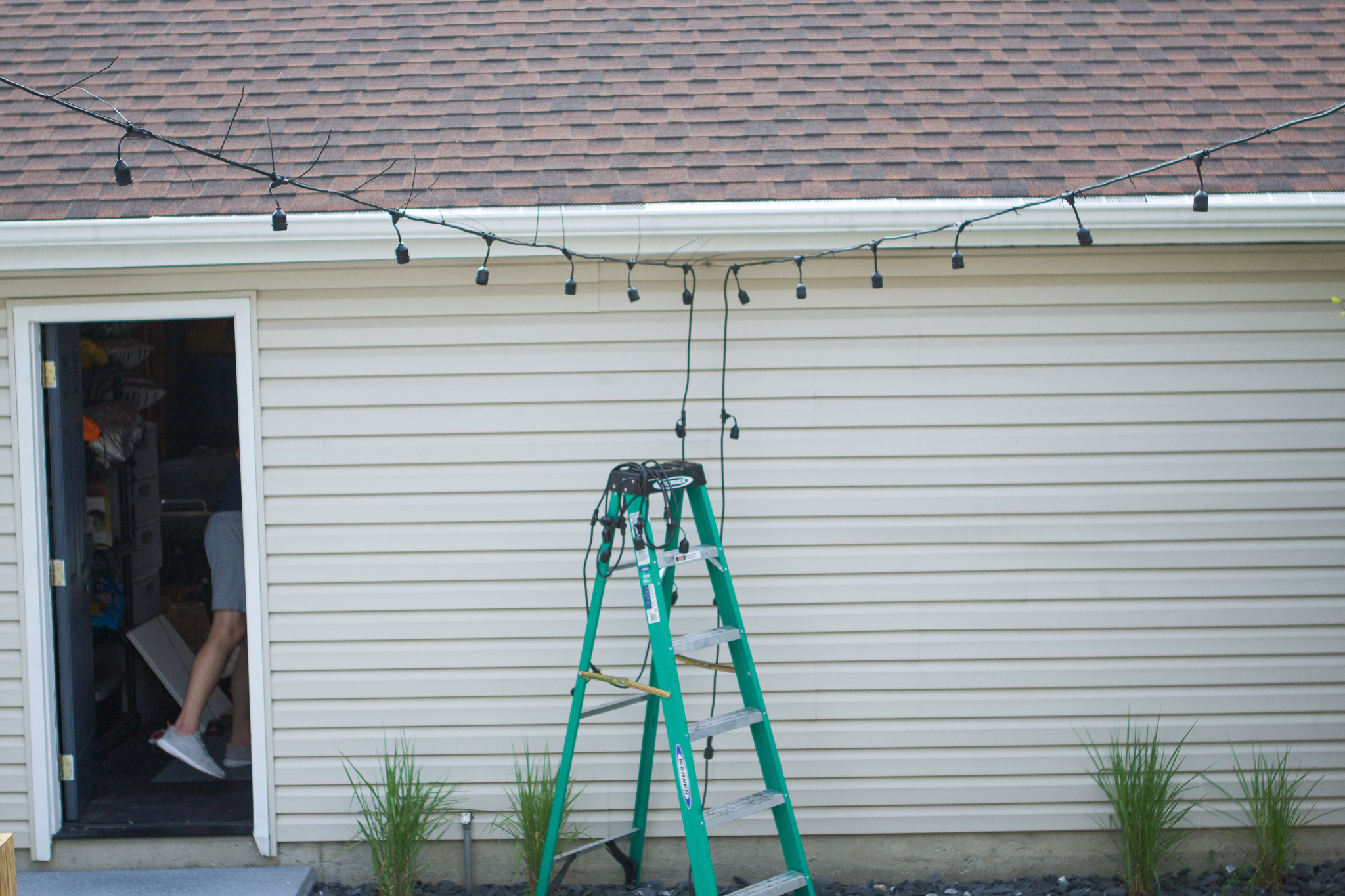 How to Install String Lights from House to Garage The DIY Playbook