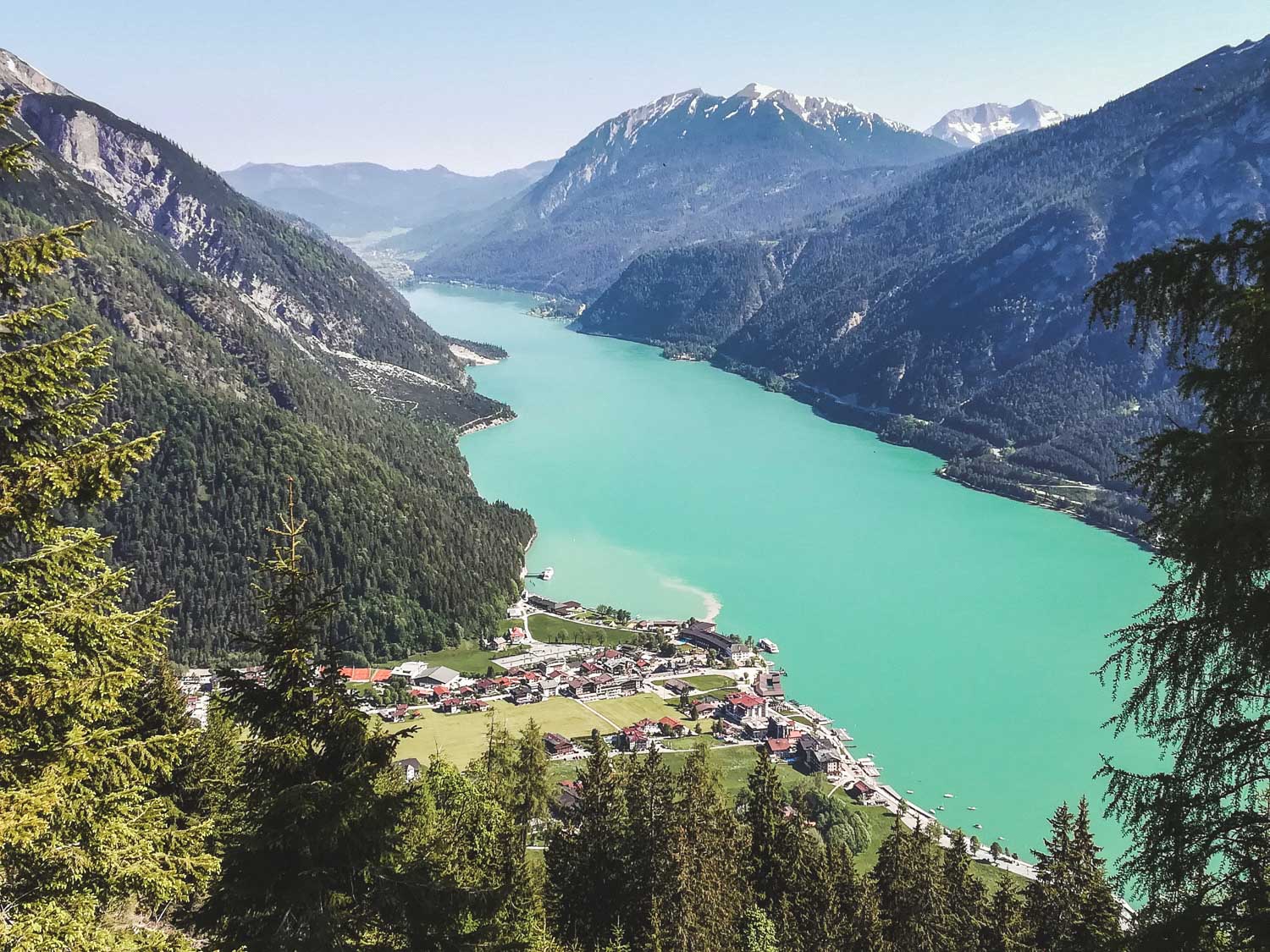 Achensee Wandern mit Blick über den Achensee