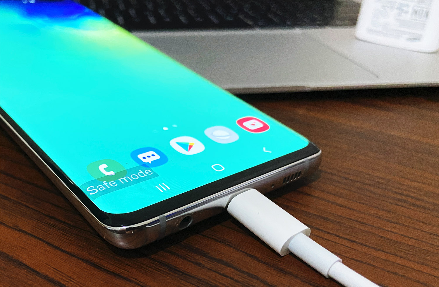 Galaxy S10 Screen Flickering? Here Are 7 Fixes