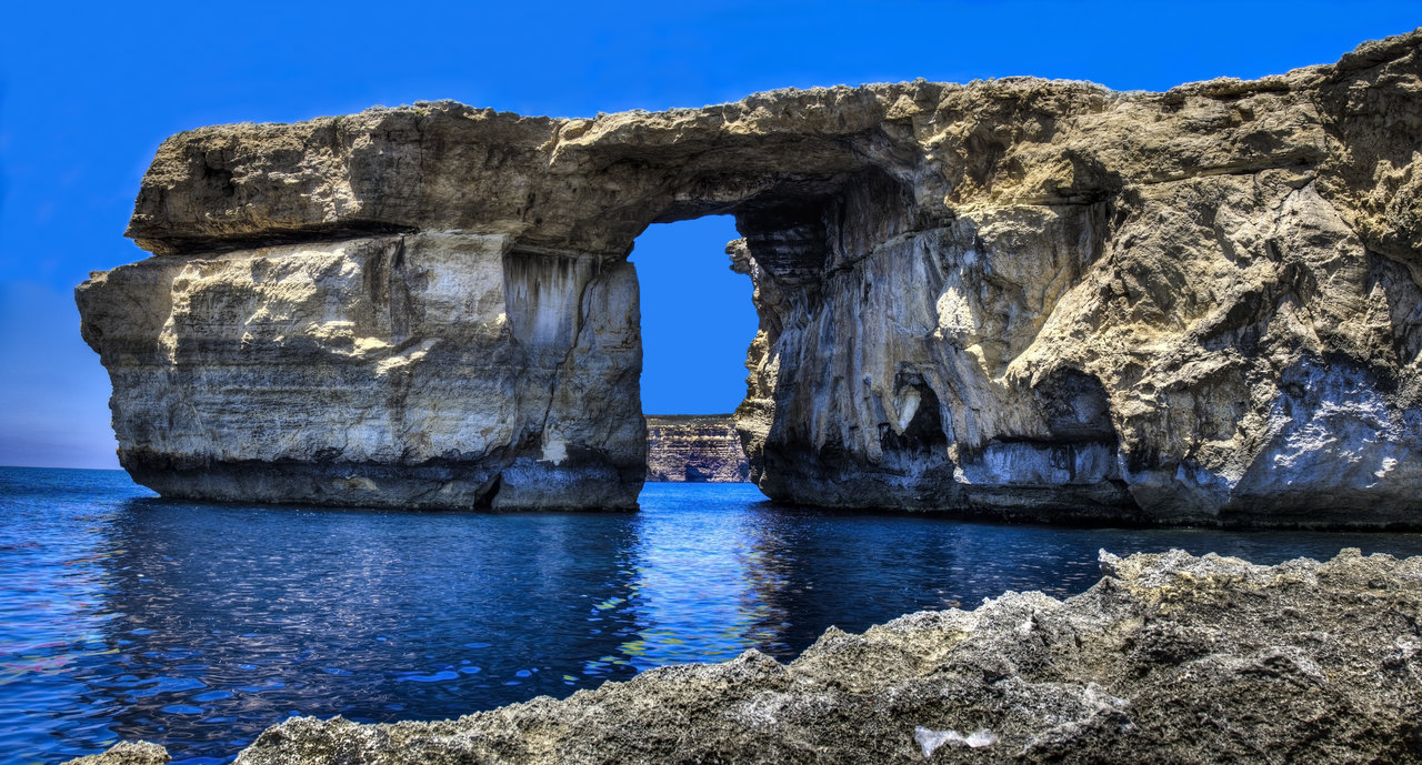 taivaansininen ikkuna malta