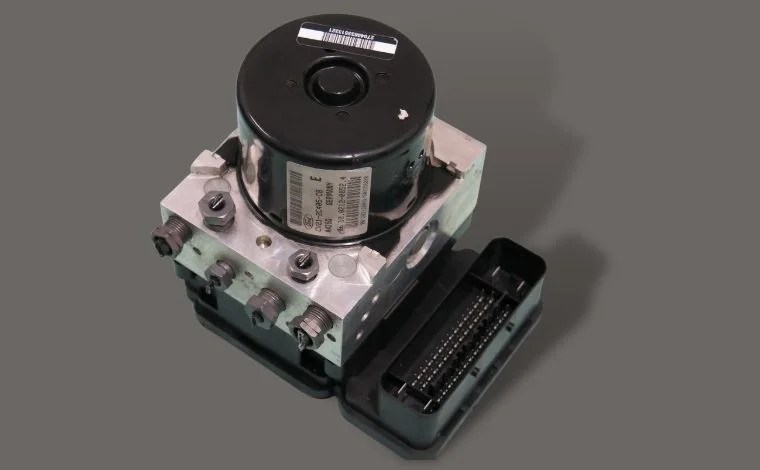 Trouble Code U0415: Communication problem in ABS control module