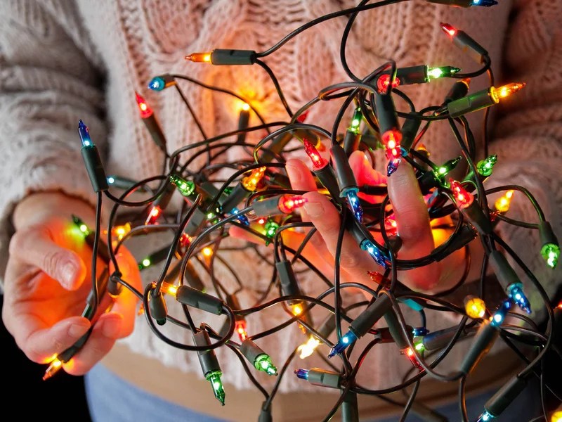 When to Take Down Your Holiday Lights? 4 Tips for Homeowners The