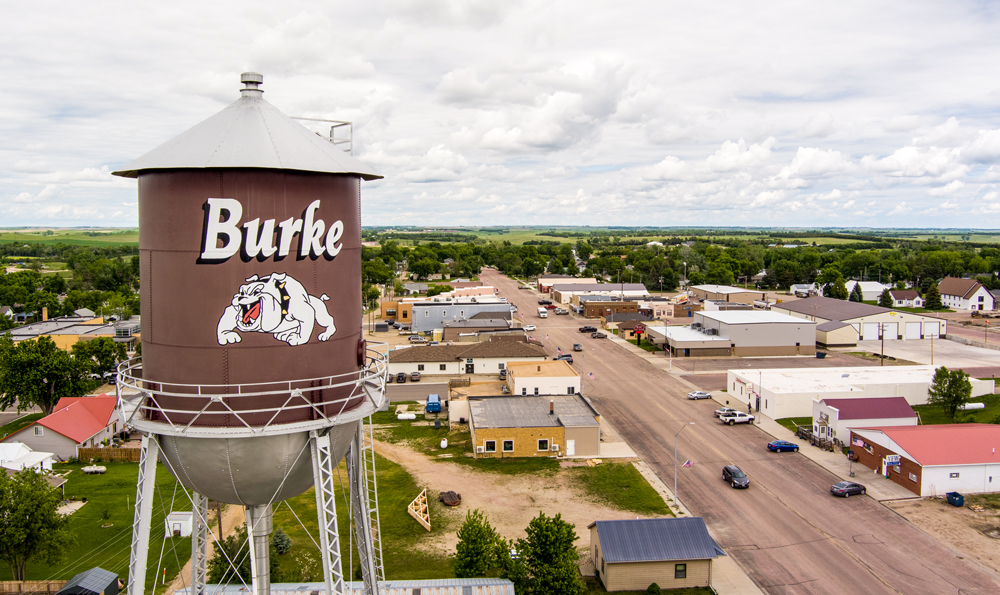 5 Generations of Family Build Future on Bank's 117Year History The