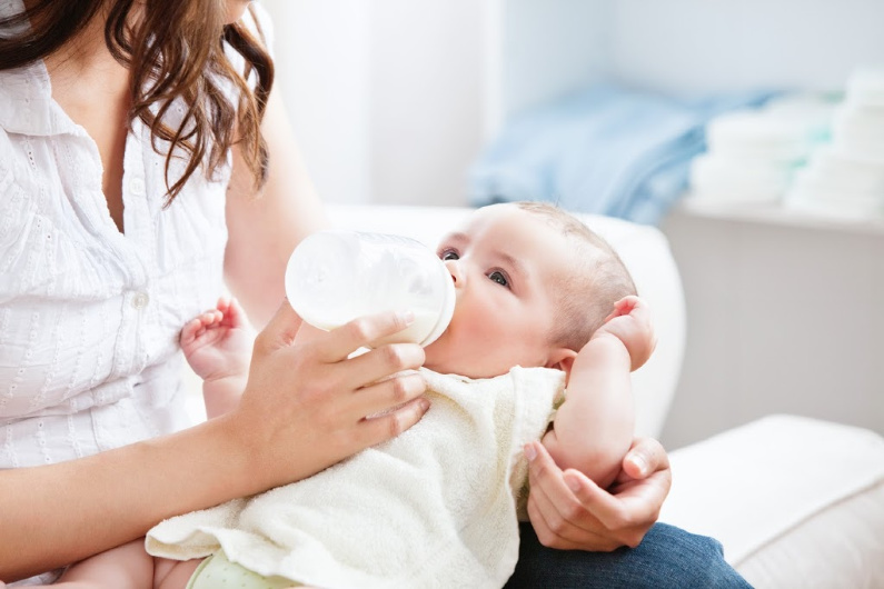 Formula Feeding Tips and Tricks for the NewtoFormula Mom Growing