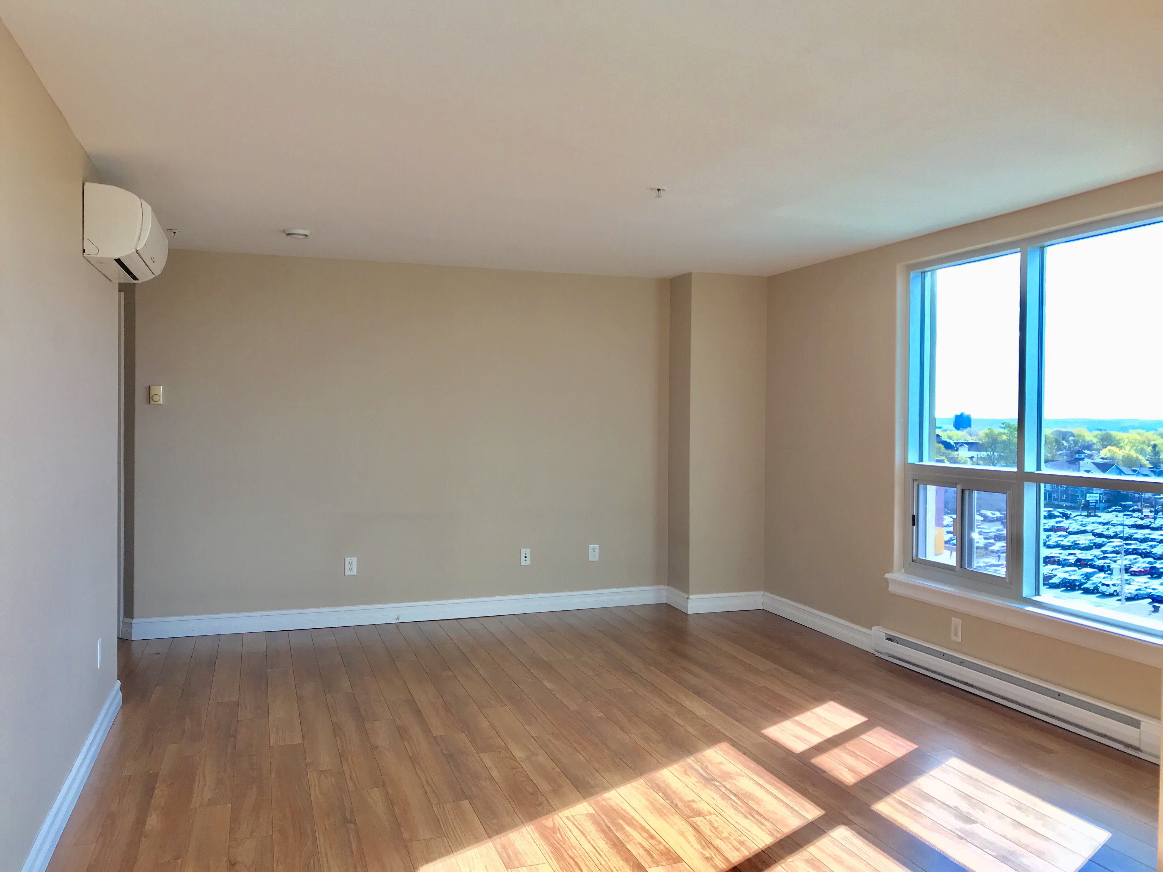 【LEASED】City style living at Gladstone large 2 beds condo Movein Ready