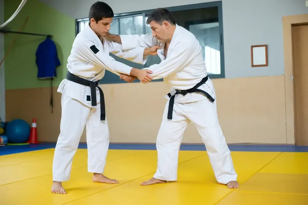 10 Signs of A Bad Martial Arts Instructor (Avoid at all costs!) The