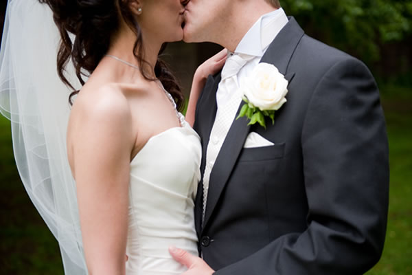 The-Bell-Inn-best-bride-and-groom-post1-and-feature