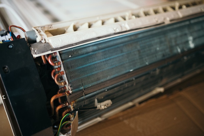 How To Clean Window Air Conditioner Without Removing It?