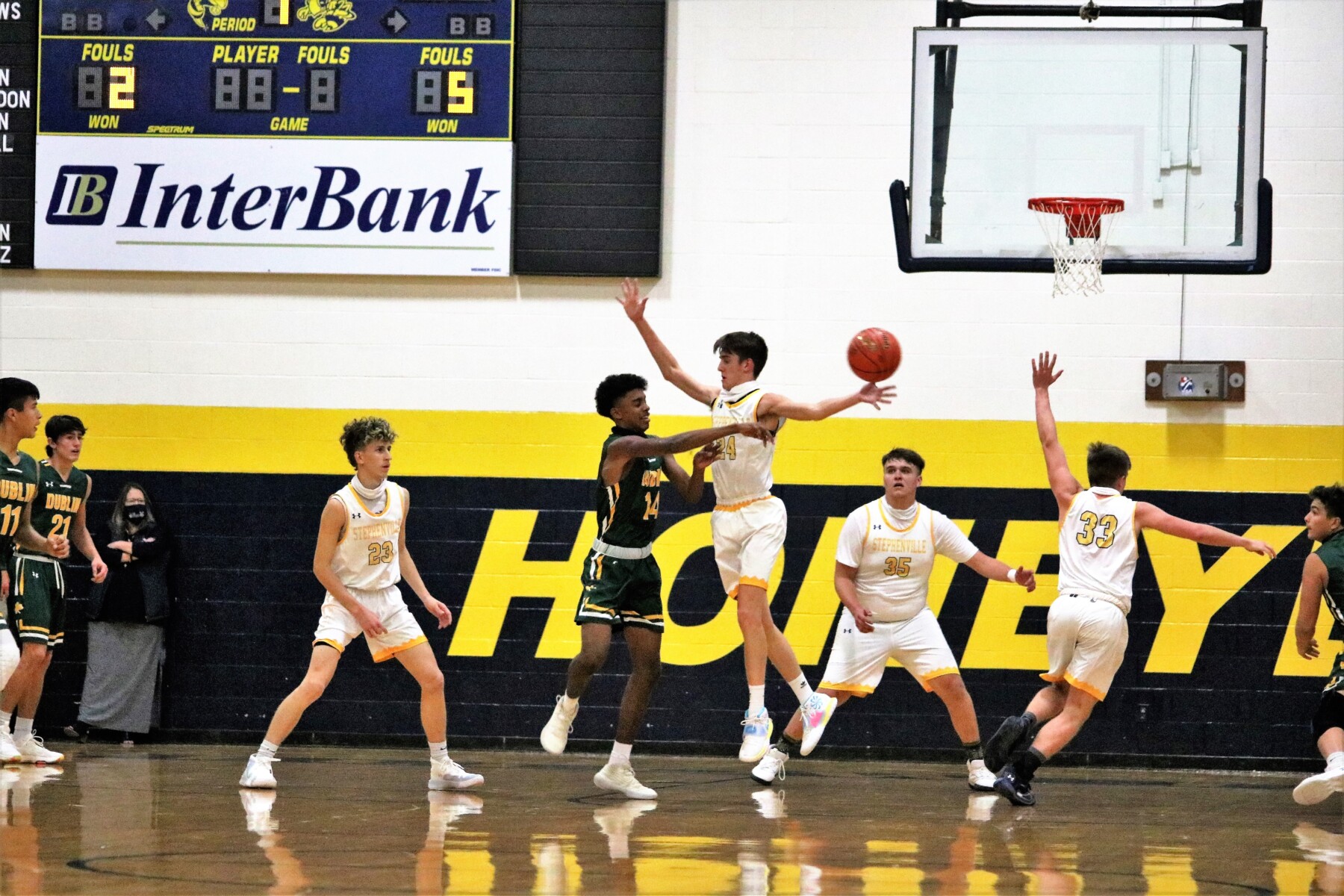 Yellow Jackets Basketball get their first win of the season The Flash