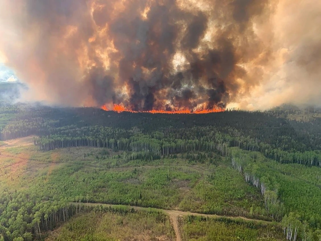 Saskatchewan issues fire ban as wildfires rage