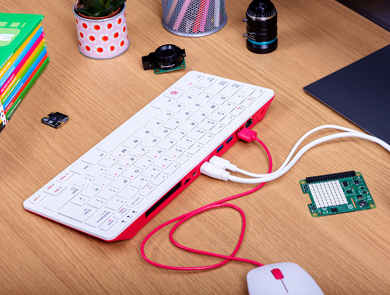 Raspberry Pi 400 is an AllinOne Computer Built Into a Keyboard, Here's an Early Review The