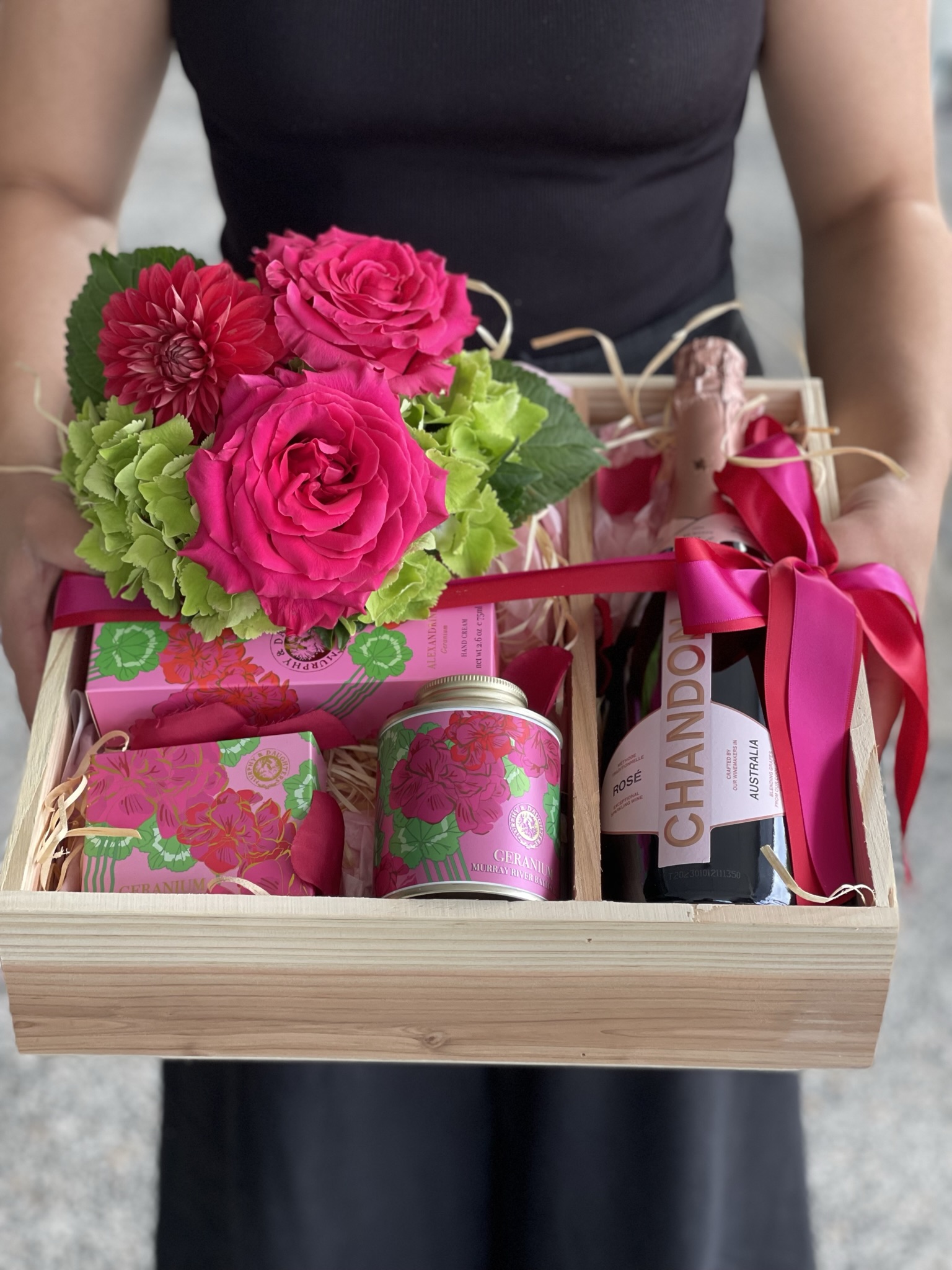 Gift Hamper Roses & Champagne Brisbane Florist Flowers Same Day