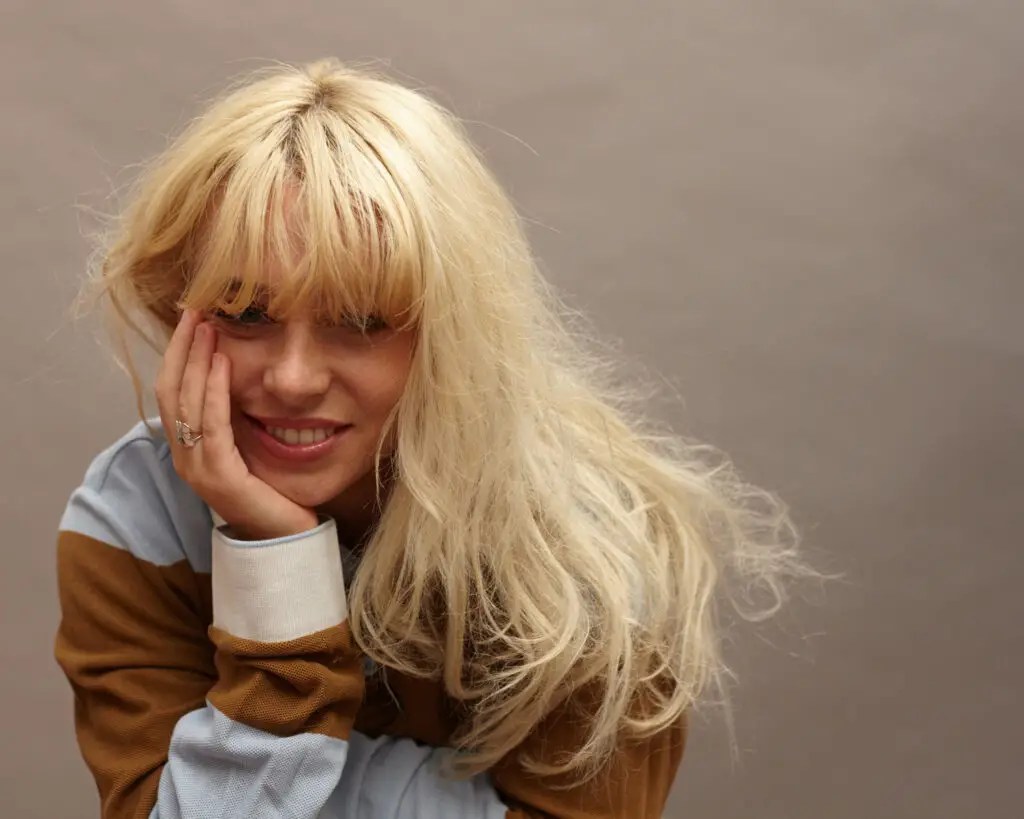 Rose Gray is the 90s influenced dancepop star making songs for London