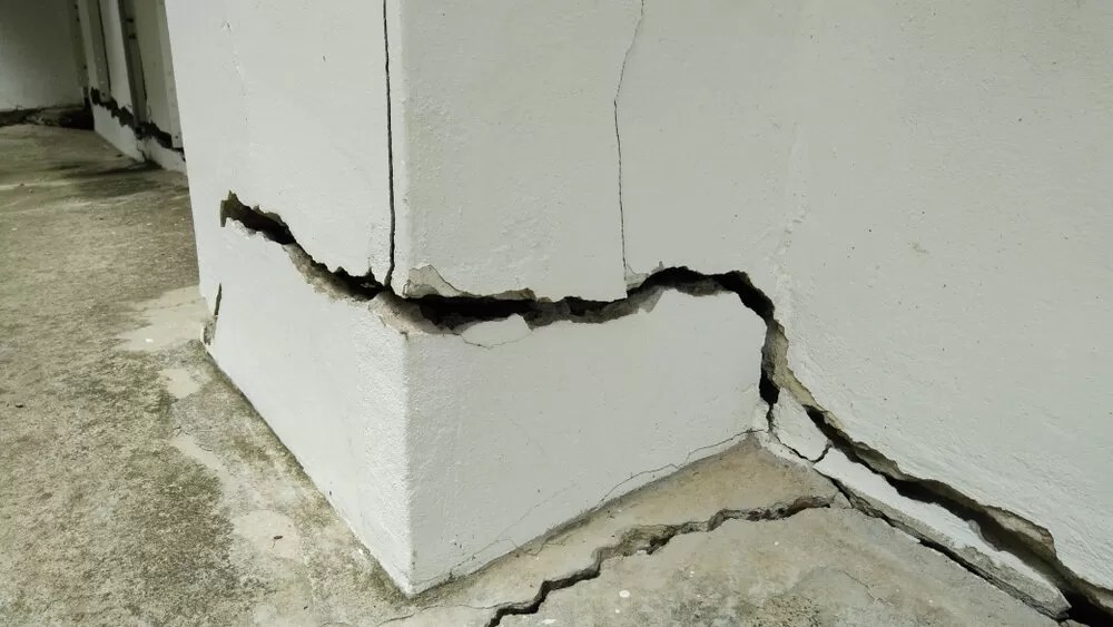 Foundation Cracks When to Worry The Foundation Experts Inc.