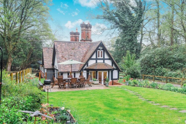 4 Benefits of Going on a Cottage Holiday in the Summer The Frisky