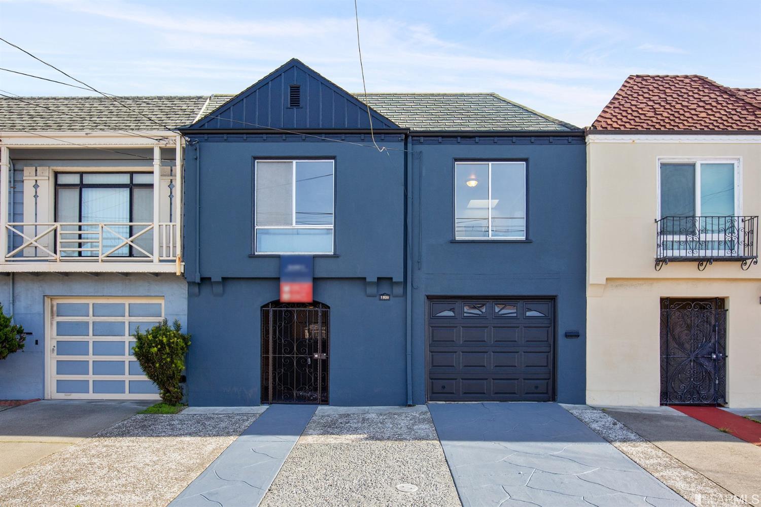 Sunset House Gets Over 1500 per Square Foot the Front Steps San