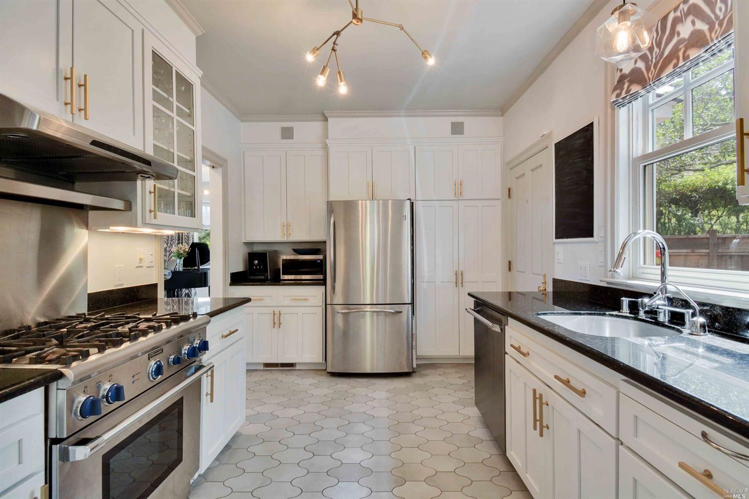 SOLD 310 Redwood Ave Corte Madera 1,650,000 the Front Steps