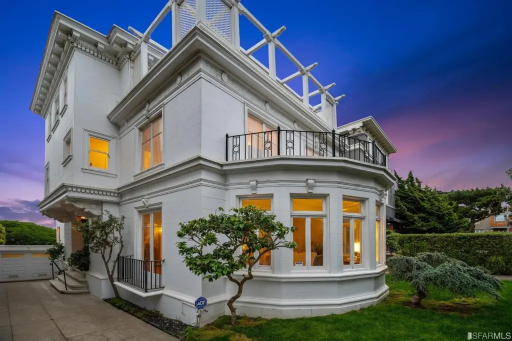 Sea Cliff Edwardian’s Price Plunges 52 Percent With Fifth Listing the