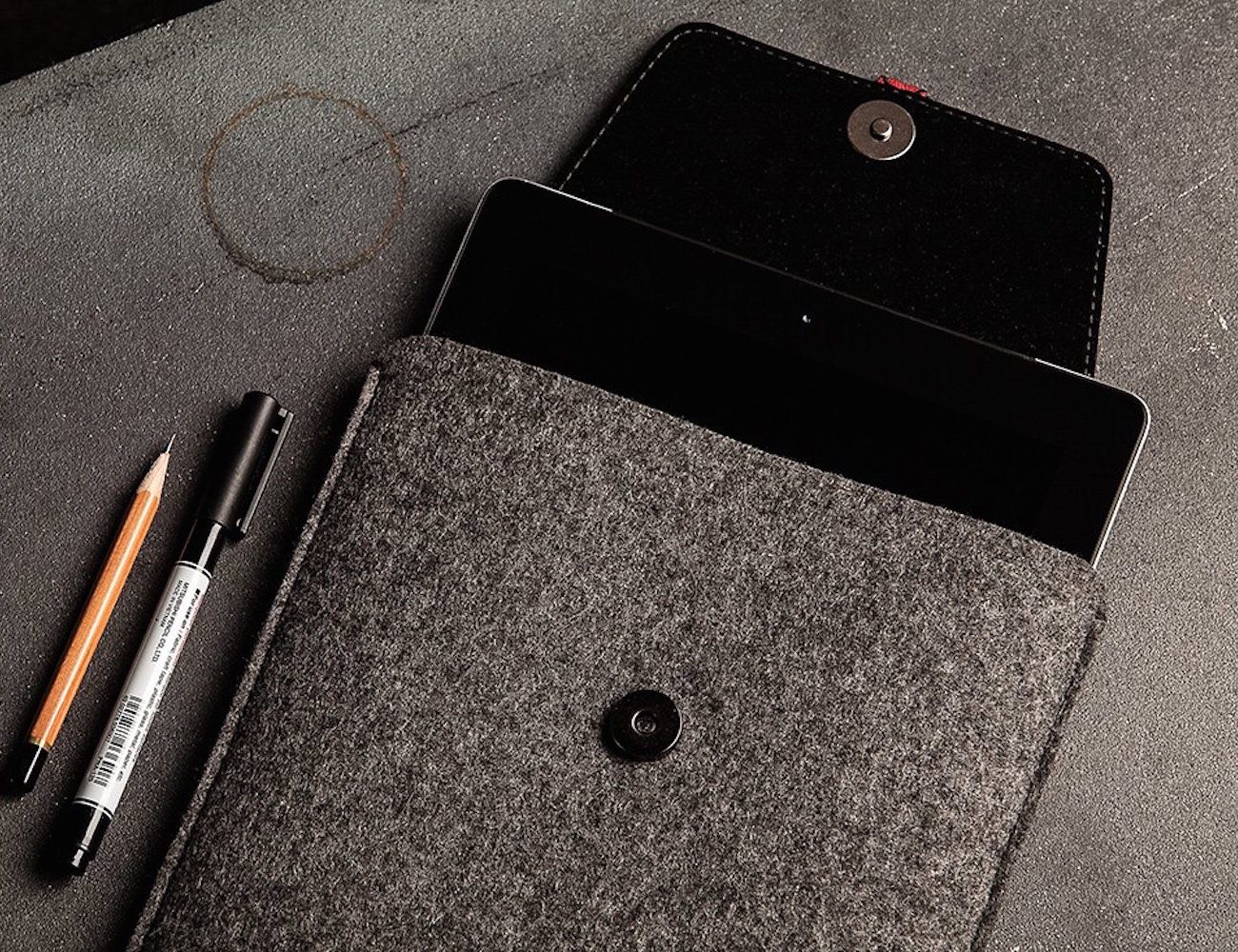 iPad Air/Mini Sleeve 100 Handmade With Carbon Leather Weave