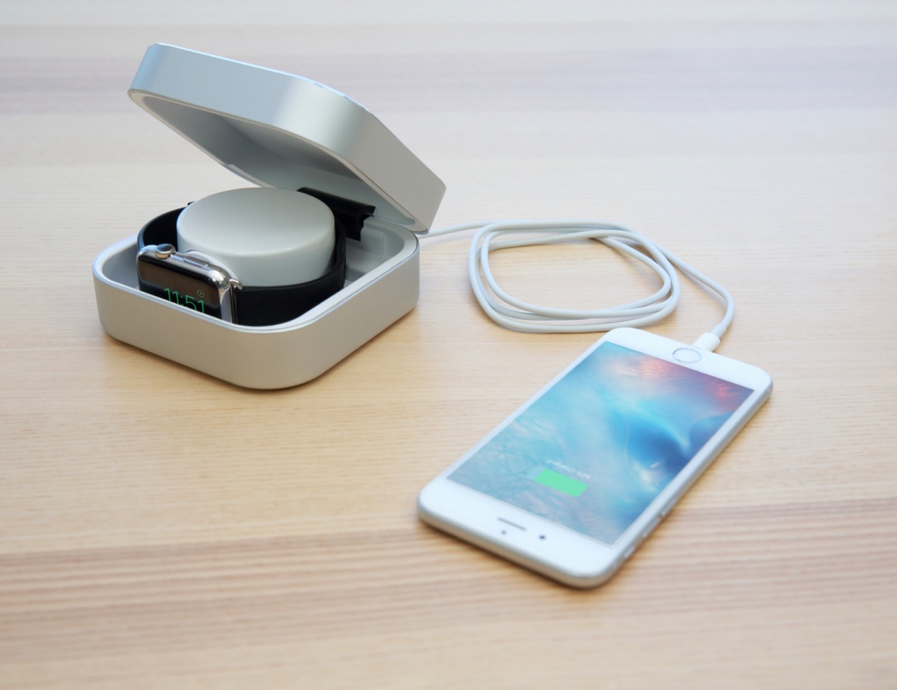 Amber A Watchcase Power Bank for Apple Watch » Gadget Flow