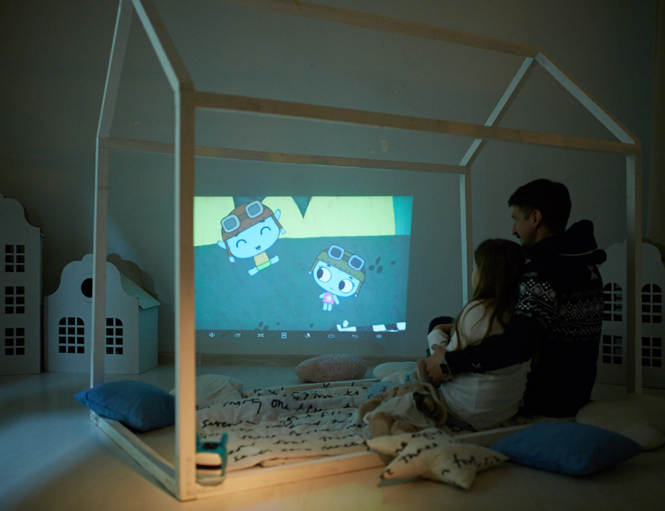 CINEMOOD - First Mini Cinema Projector for Families » Gadget Flow
