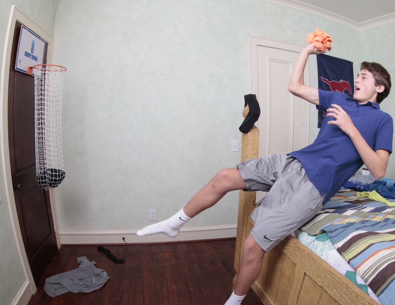 The Dirty Dunk The Original OvertheDoor Basketball Hoop Laundry Hamper » Gadget Flow