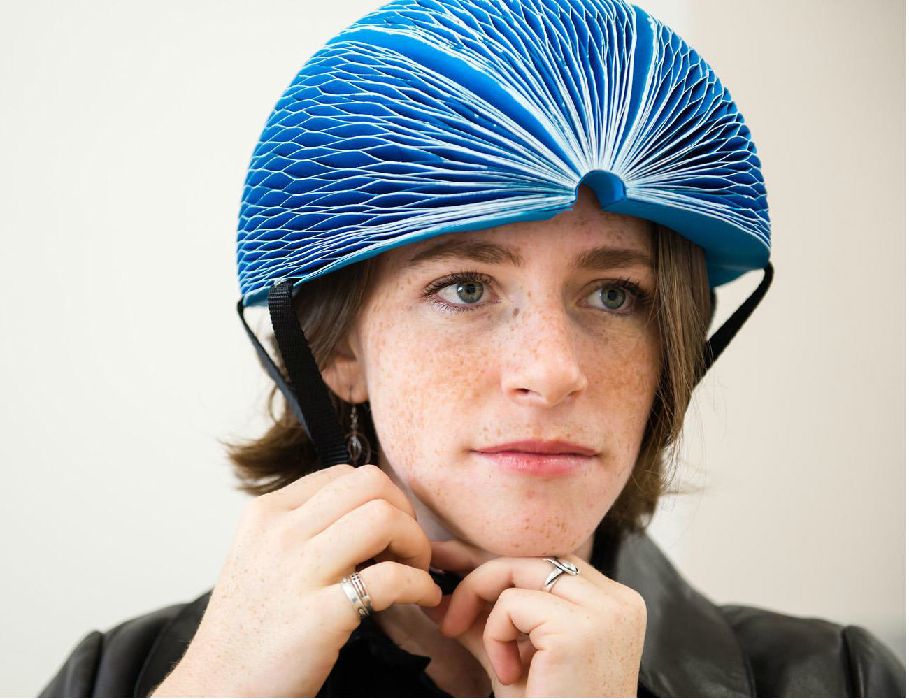 EcoHelmet Foldable and Recyclable Helmet » Gadget Flow