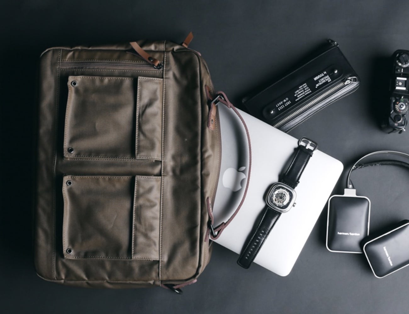 This MacBook Messenger Bag Has a Pocket for Everything