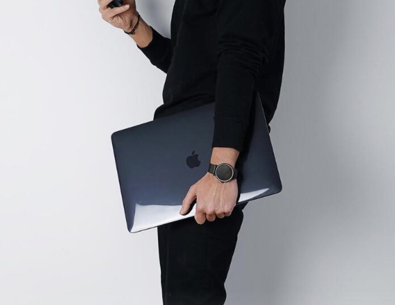 This Solid MacBook Pro Retina Case Doesn't Detract from Your Laptop