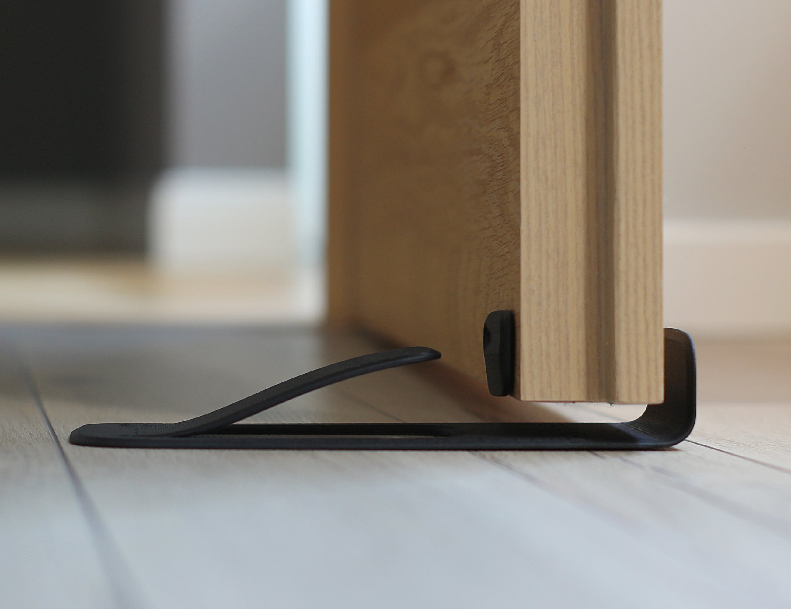 Spring Innovative Door Stopper properly holds your door open » Gadget Flow