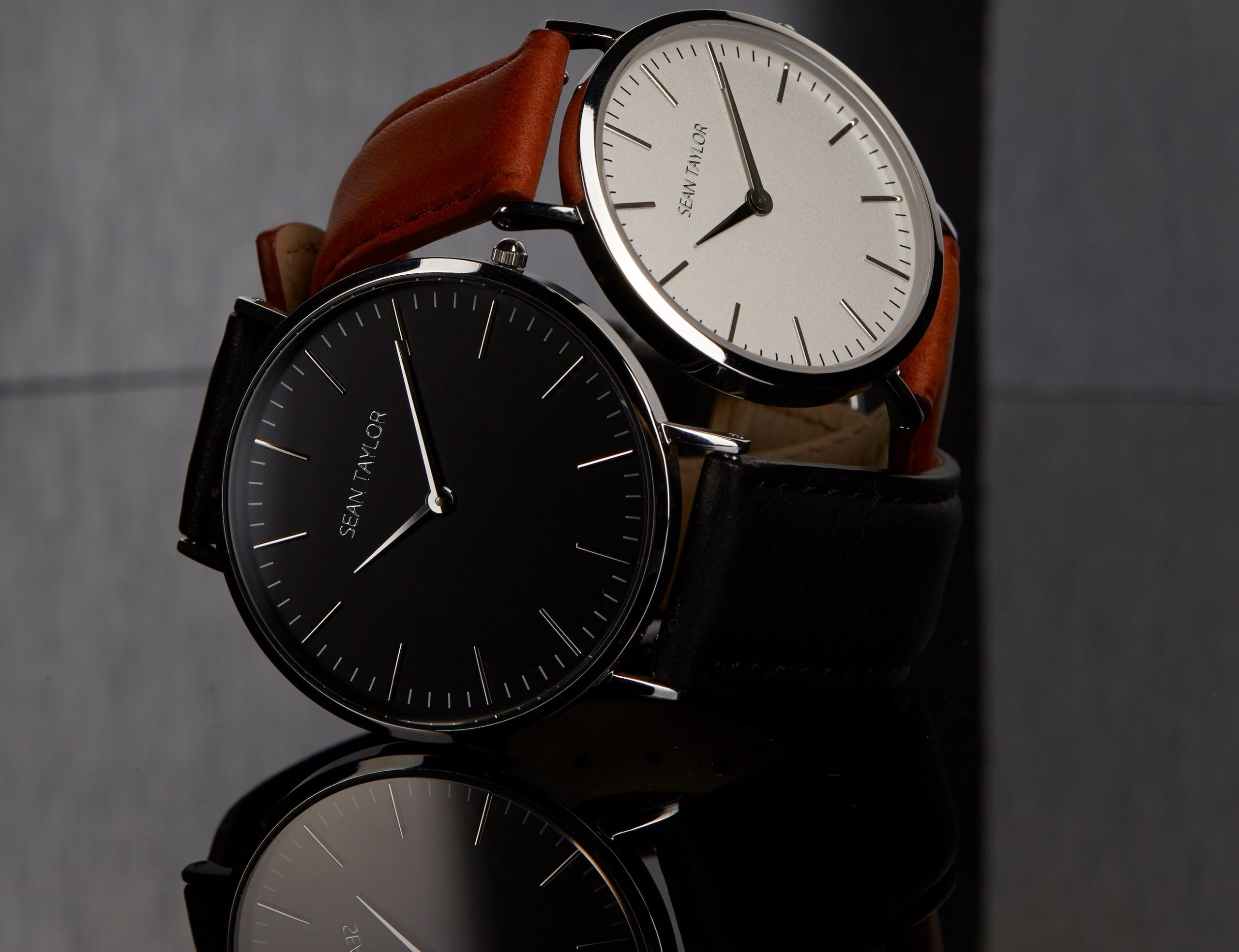 This leather minimalist watch ensures you enjoy passing time