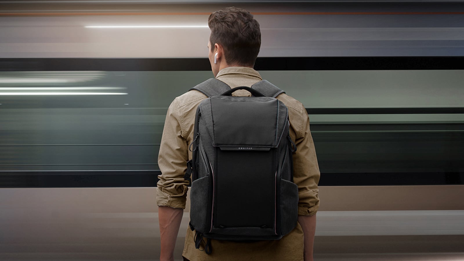 This Versatile Urban Backpack Has 3 Bike Light Modes