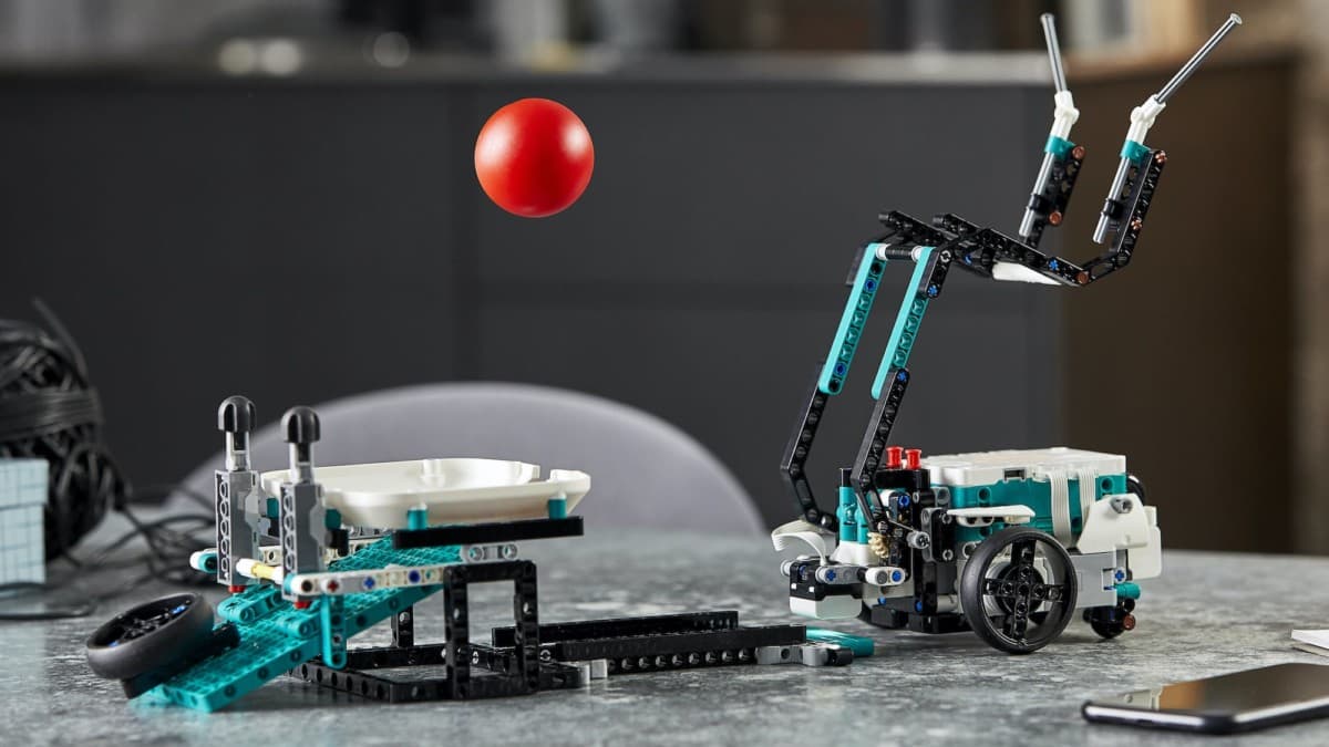 These LEGO gadgets merge tech with building blocks » Gadget Flow
