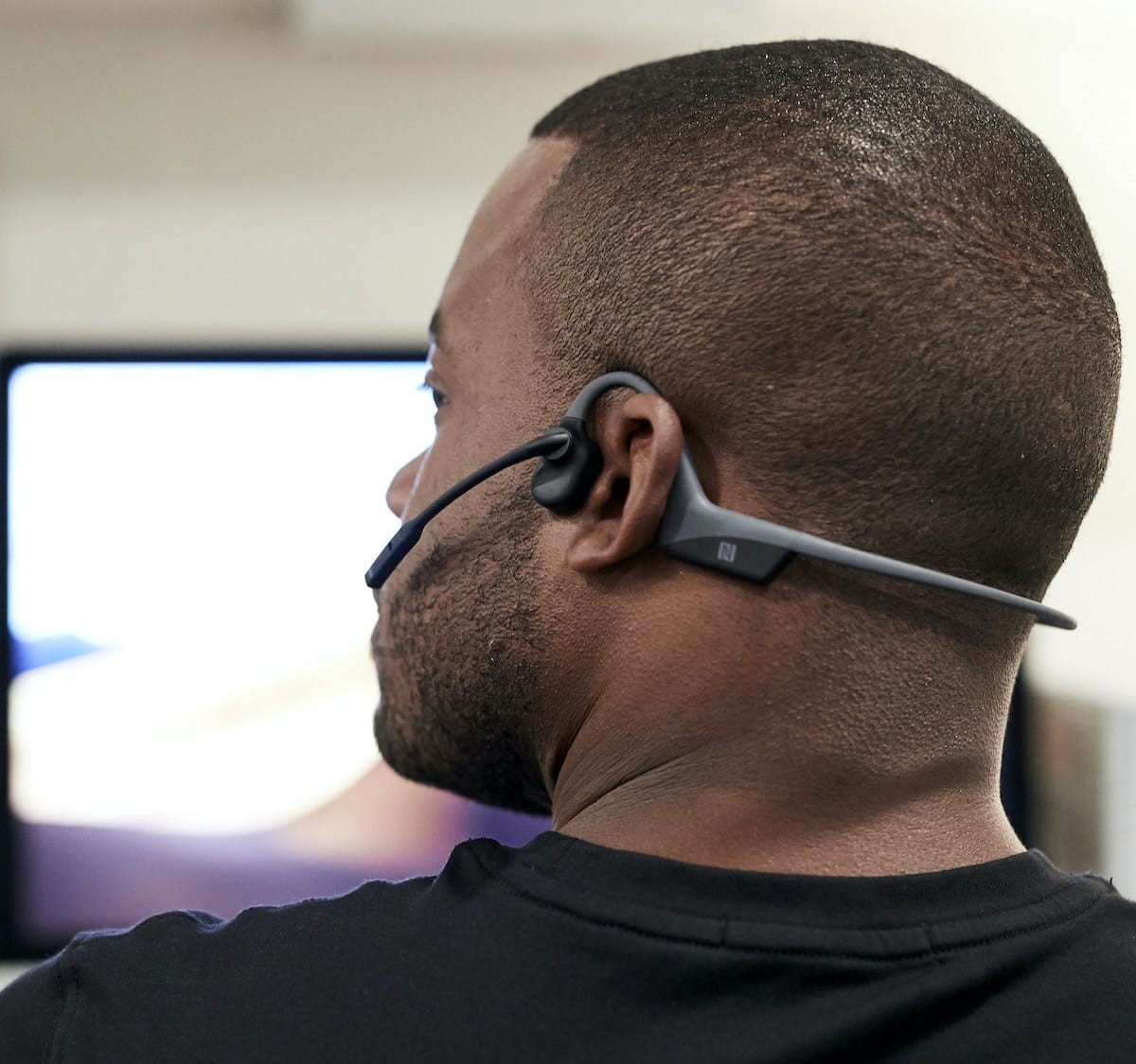 AfterShokz boneconduction headset features a noisecanceling