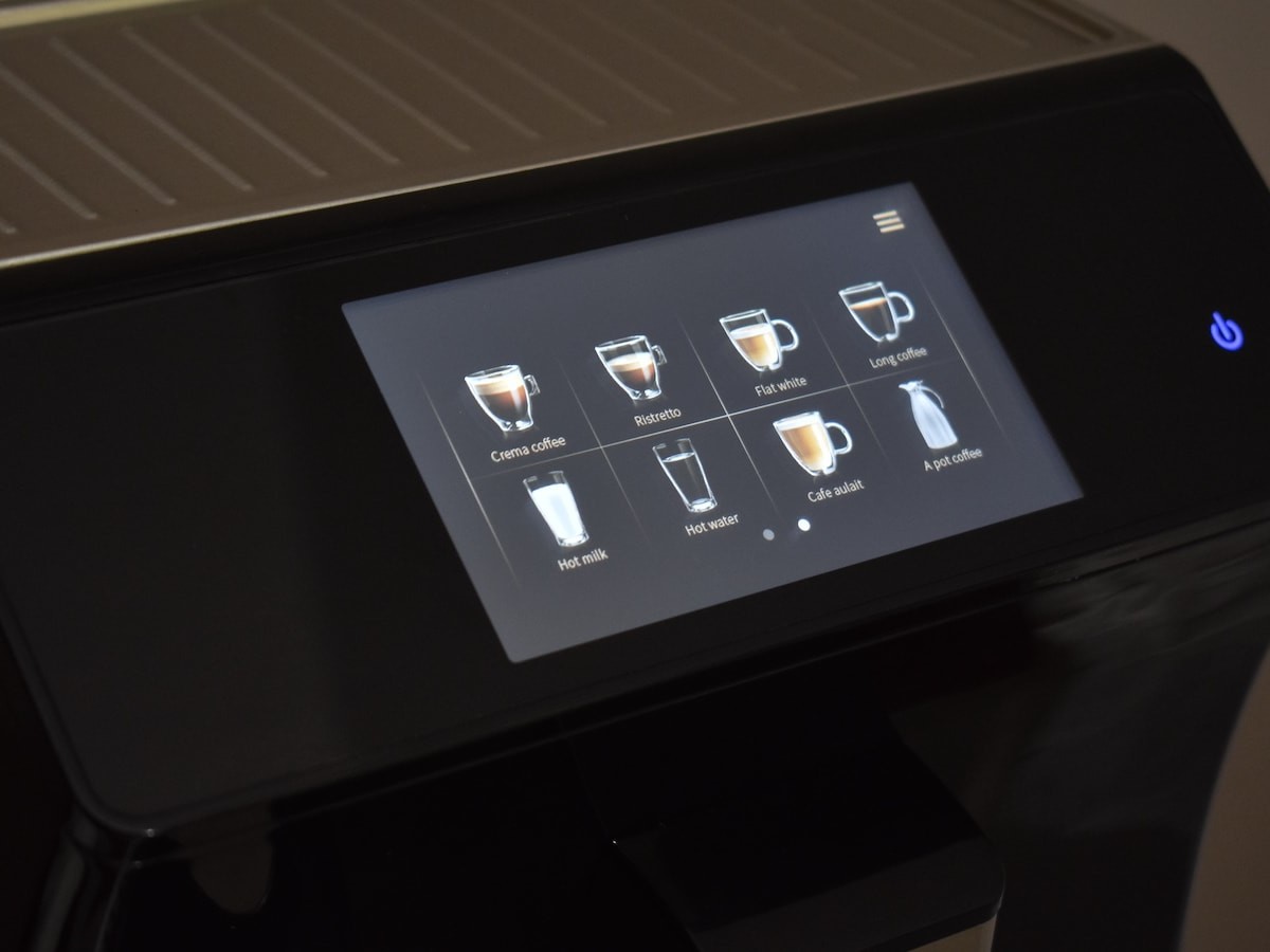 Barista Bot smart coffee machine makes your coffee at the touch of a