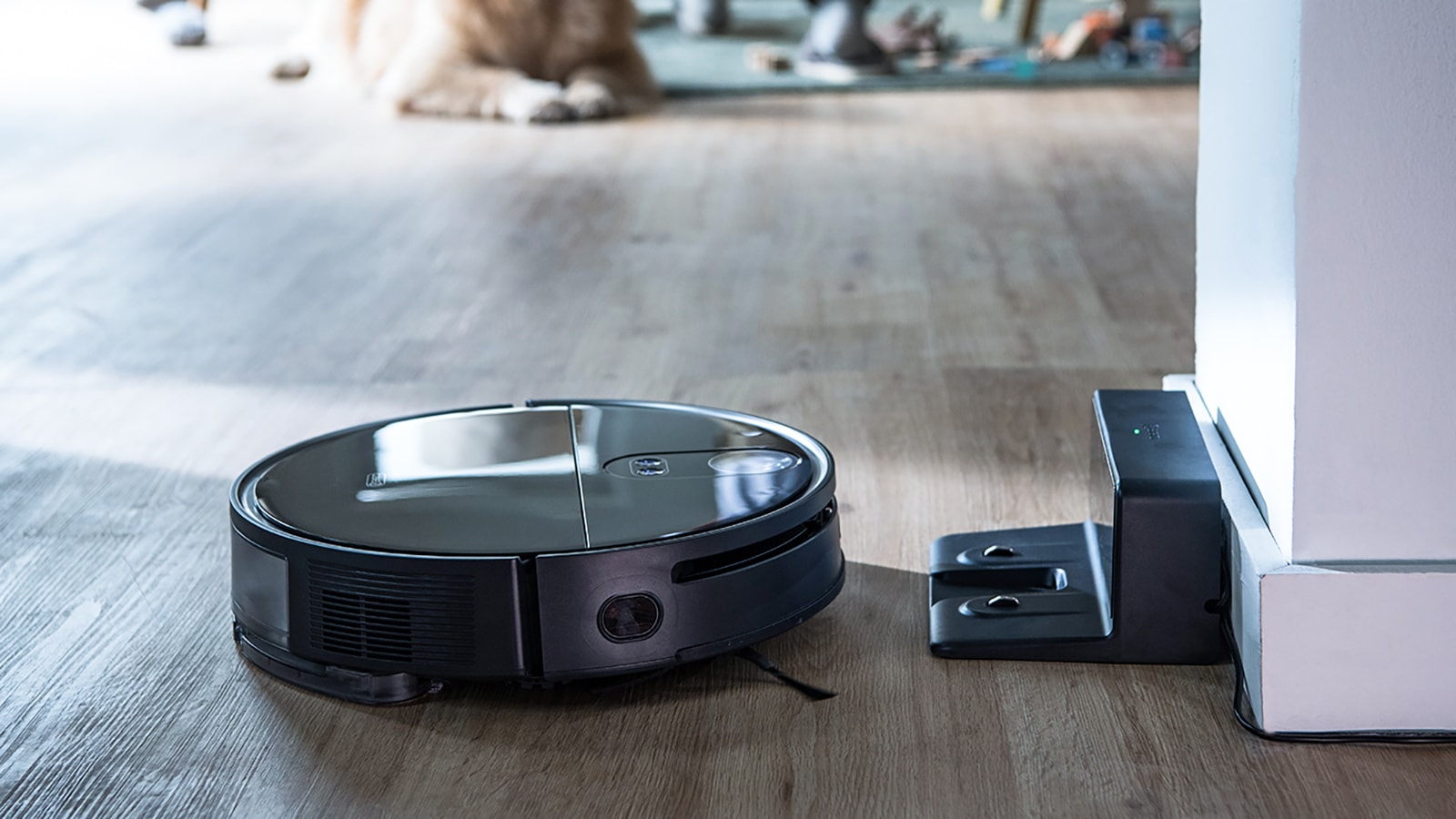 360 S10 robot vacuum cleaner uses tripleeye LiDARs and AI navigation
