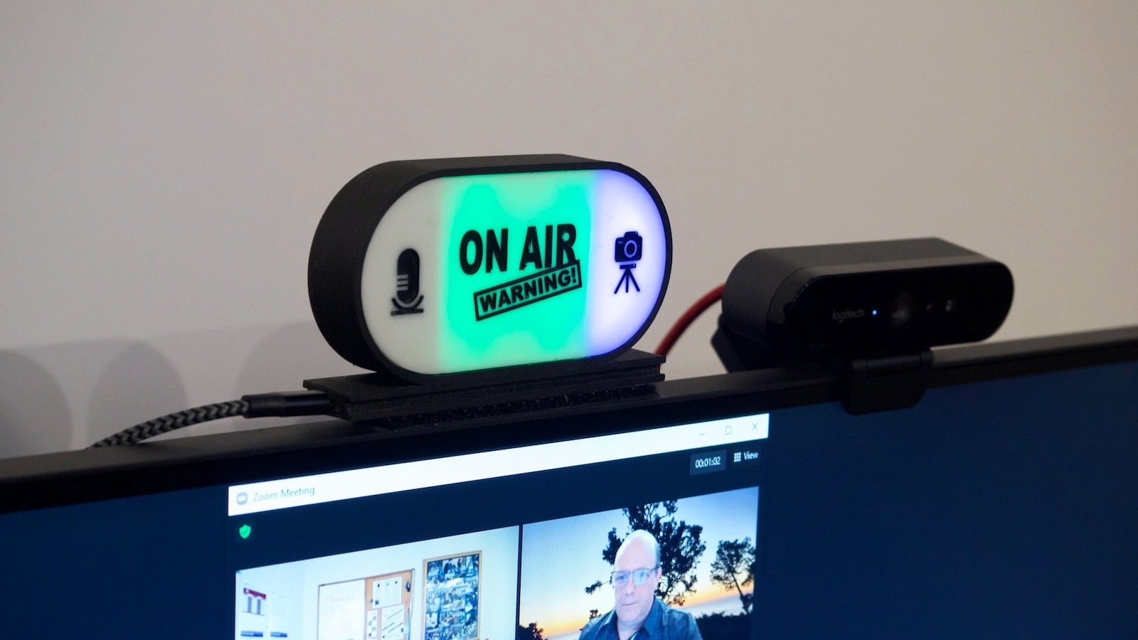 Review On Air Warning! automatic status light prevents ZoomFails