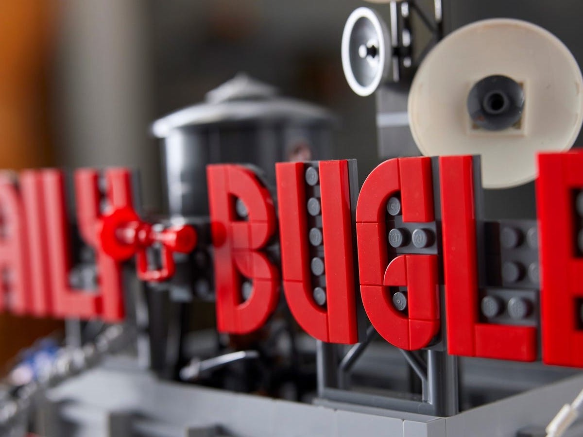 LEGO Daily Bugle SpiderMan building set is the largest one in the