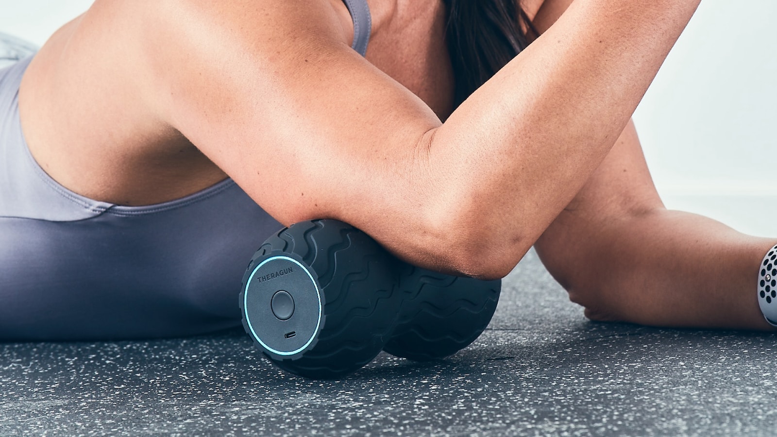 Therabody Wave Duo smart roller curves around the back, spine, and neck