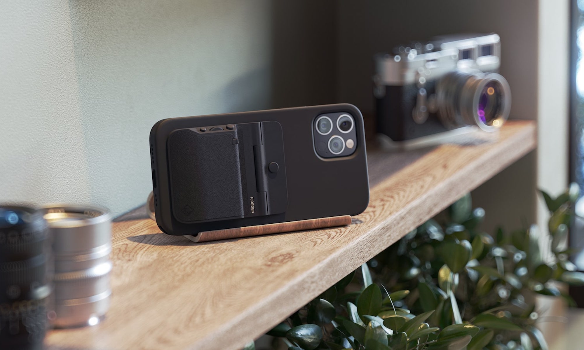 Review This pocketable iPhone camera grip offers cameralike functions