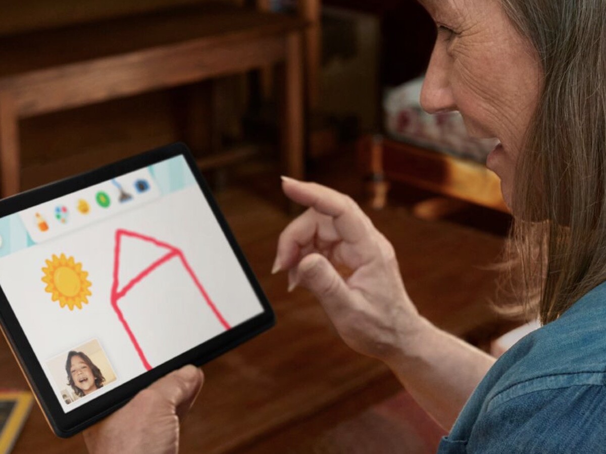 Amazon Glow smart display projector combines video calling with