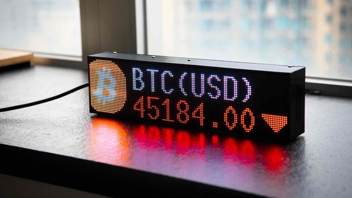 Review Fintic desksize LED ticker brings Wall Street to your office