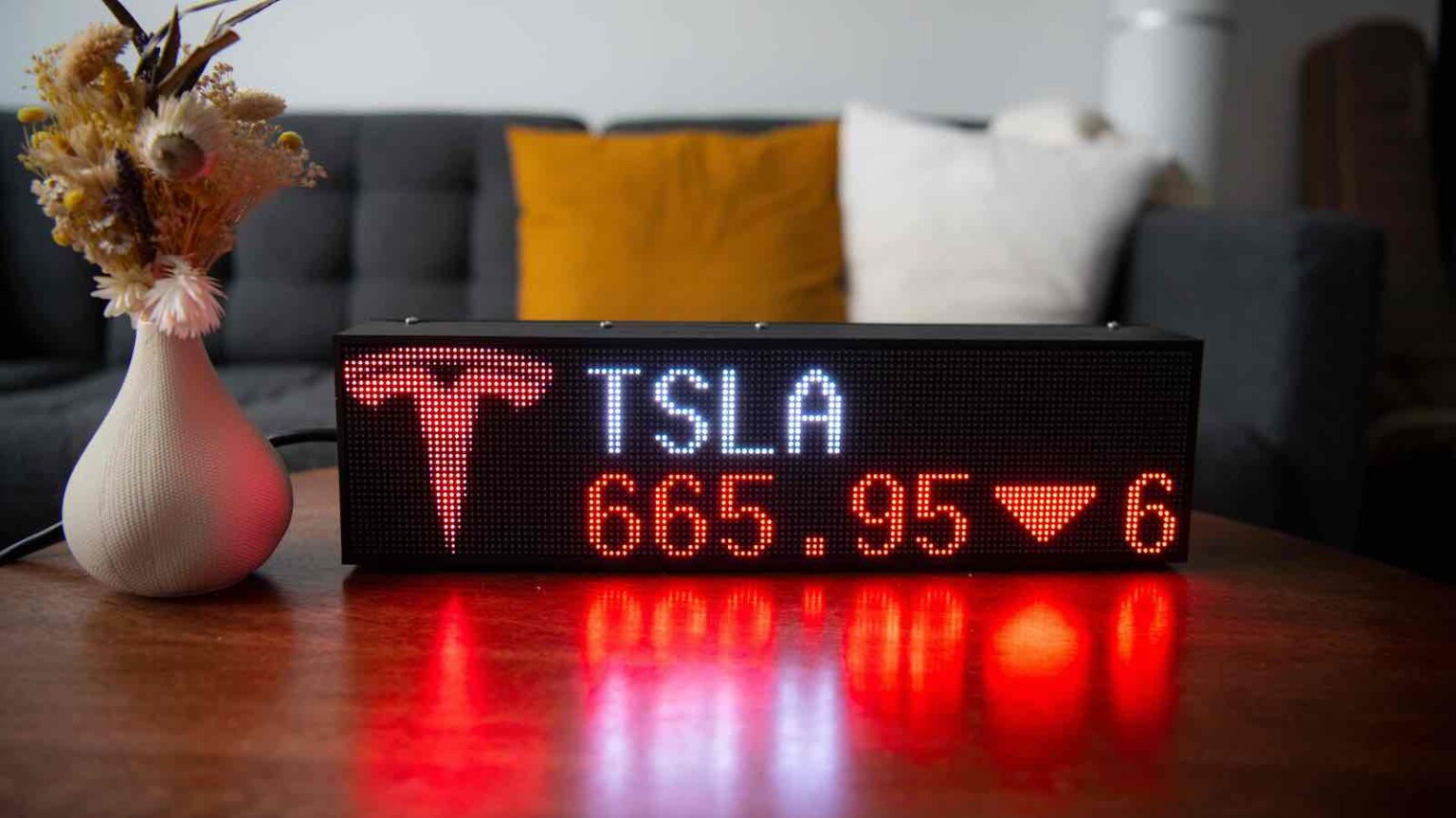 Review Fintic desksize LED ticker brings Wall Street to your office