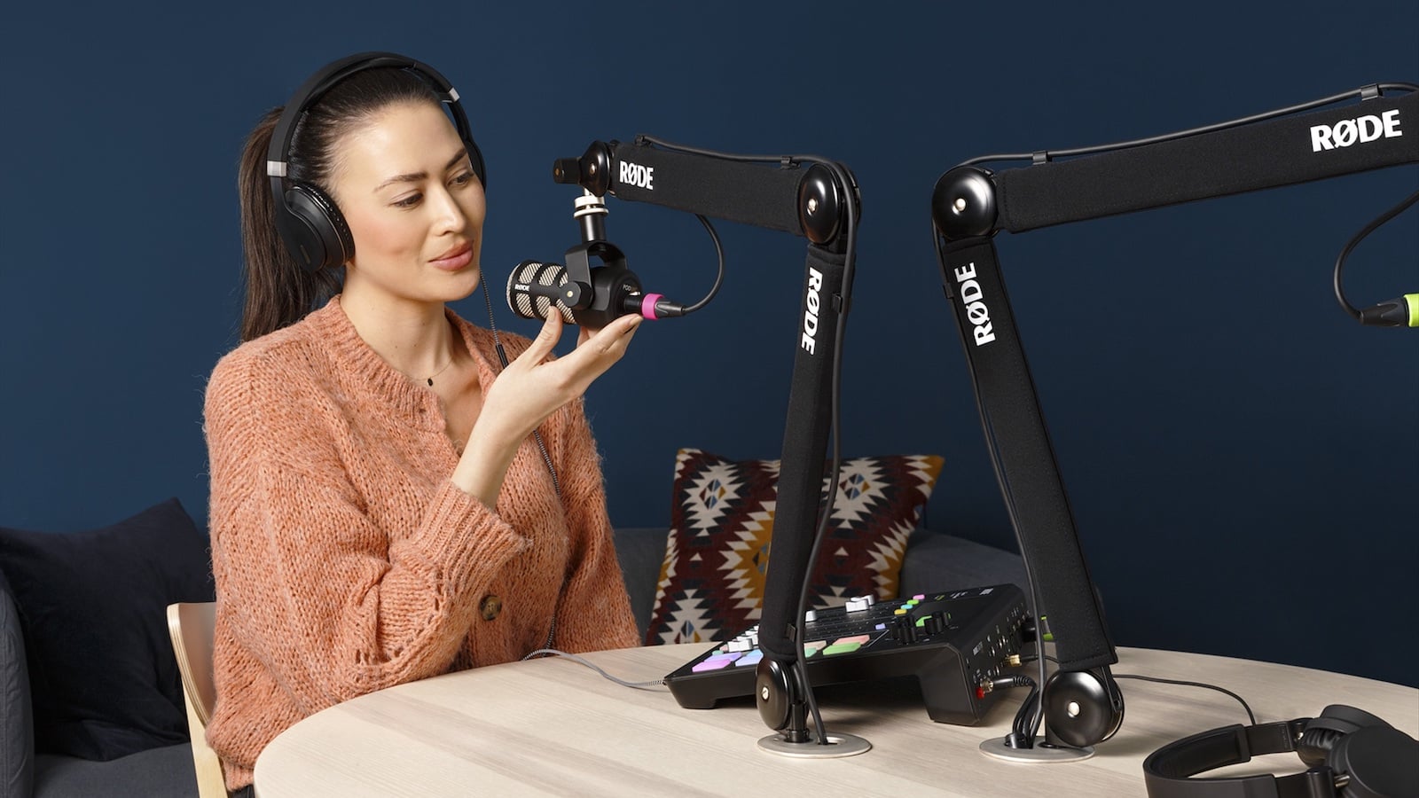 RØDE PSA1+ professional studio boom arm has a unique parallelogram