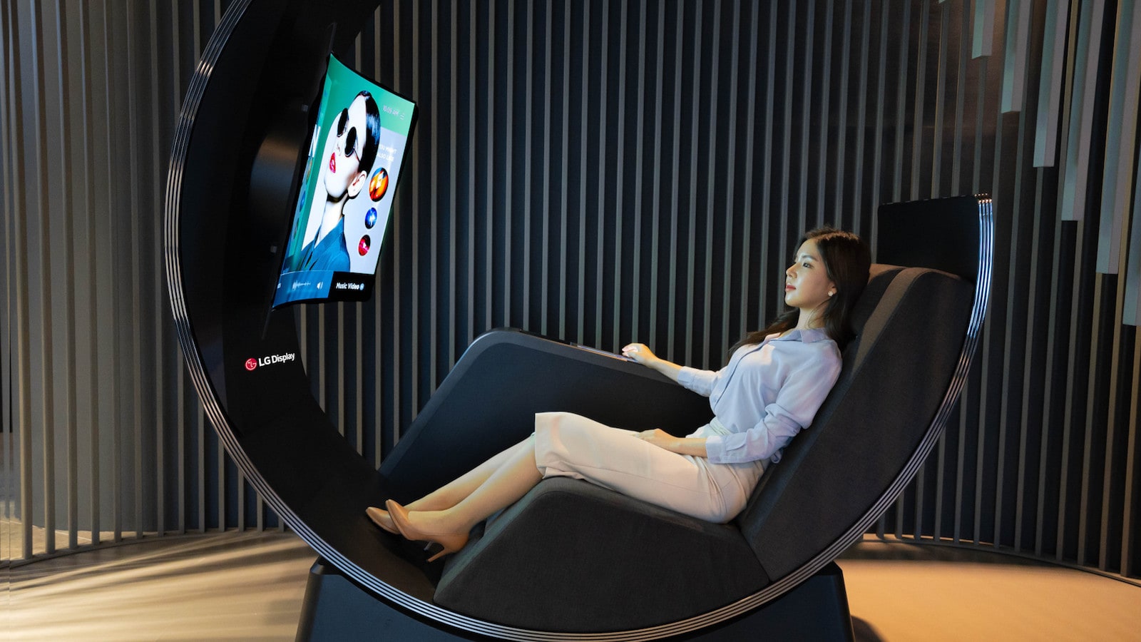 LG Display Media Chair combines a 55inch OLED TV display with a reclining chair » Gadget Flow